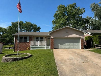 /international/us/1017-ash-street-carthage-mo-110107799642/