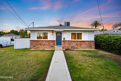/international/us/18557-napa-street-northridge-ca-110101358895/