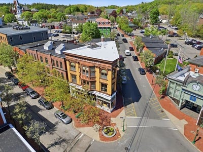 /international/us/45-main-st-amesbury-ma-110108064201/