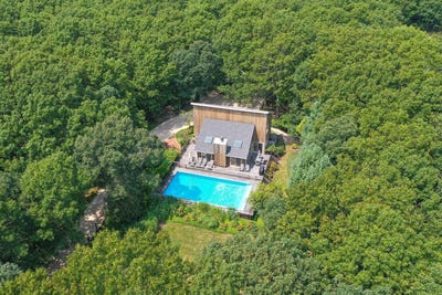 /international/us/156-merchants-path-sagaponack-ny-110094345711/
