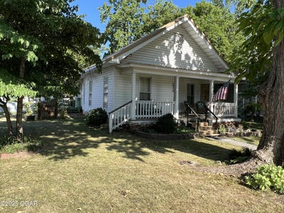 /international/us/1514-s-main-street-carthage-mo-110101236411/