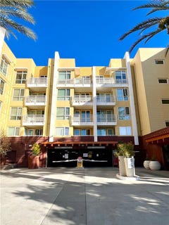 /international/us/21301-erwin-street-woodland-hills-ca-110108804991/