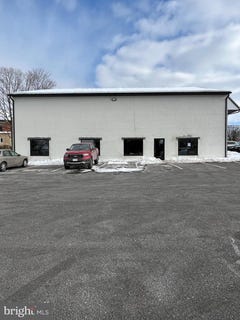 /international/us/313-main-street-red-hill-pa-110105334564/