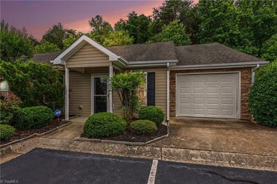 /international/us/2957-hyde-place-circle-winston-salem-nc-110108549269/