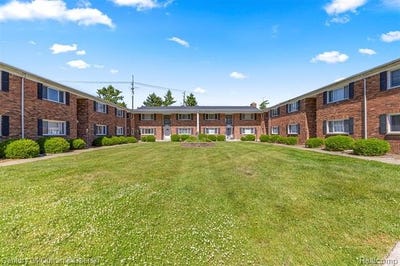 /international/us/31831-grand-river-avenue-farmington-mi-110108480223/