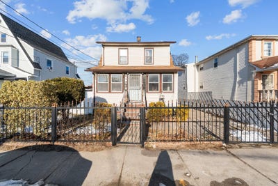 /international/us/13121-mathewson-court-springfield-gardens-ny-110097220454/