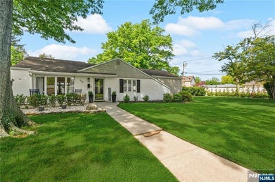 /international/us/231-beech-drive-river-edge-nj-110108363844/