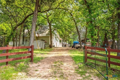 /international/us/1055-beech-crest-columbus-tx-110108282178/