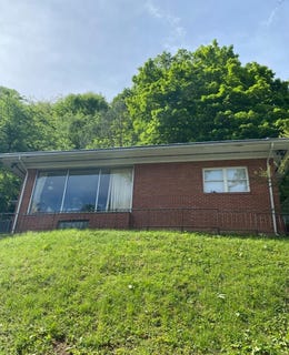 /international/us/144-perry-st-pikeville-ky-110107714814/
