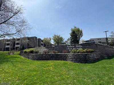/international/us/21-river-road-nutley-twp-nj-110099271200/