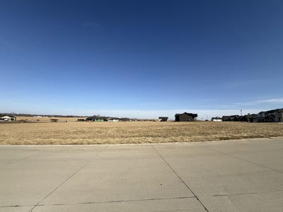 /international/us/1688-highland-hills-sioux-center-ia-110106841480/