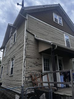 /international/us/604-bidwell-street-albion-mi-110107992589/