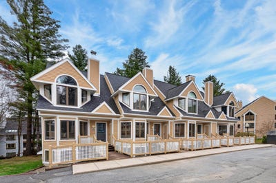 /international/us/2c-townhouse-square-dover-vt-110108534273/