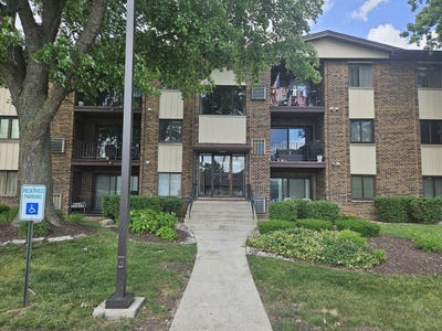 /international/us/14033-s-laramie-avenue-crestwood-il-110108722249/