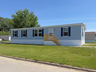 /international/us/14876-washington-road-west-burlington-ia-110108611613/