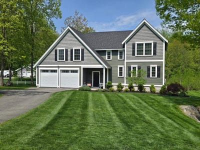 /international/us/6-betty-lane-stratham-nh-110108168186/
