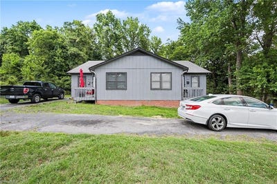 /international/us/607-609-brookdale-drive-thomasville-nc-110108577978/