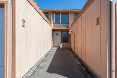/international/us/3121-w-hood-ave-kennewick-wa-110100262935/