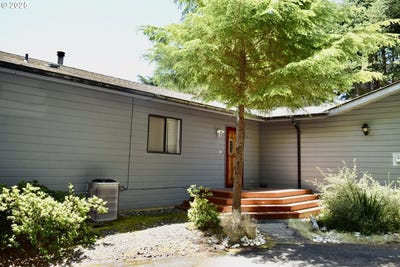 /international/us/34518-mutts-way-goldbeach-or-110110217607/