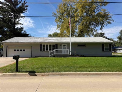 /international/us/413-nw-8th-avenue-independence-ia-110120463932/