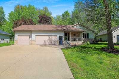 /international/us/233-burning-tree-court-wrightstown-wi-110108151286/