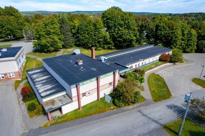 /international/us/50-mayo-street-dover-foxcroft-me-110102496748/