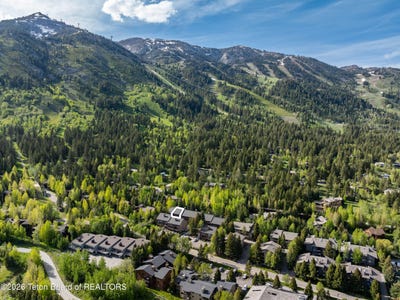 /international/us/3675-w-michael-drive-teton-village-wy-110101216777/