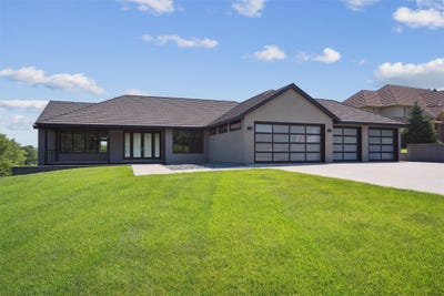 /international/us/35076-burgundy-circle-waukee-ia-110100514512/