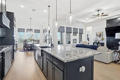 /international/us/297-waters-edge-drive-argyle-tx-110105757015/