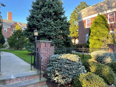 /international/us/35-floral-boulevard-floral-park-ny-110107079035/