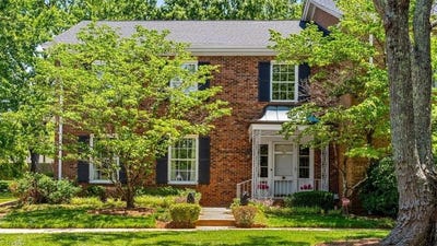 /international/us/35-fountain-manor-drive-greensboro-nc-110108467546/