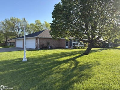 /international/us/1705-d-linden-drive-fairfield-ia-110107569182/