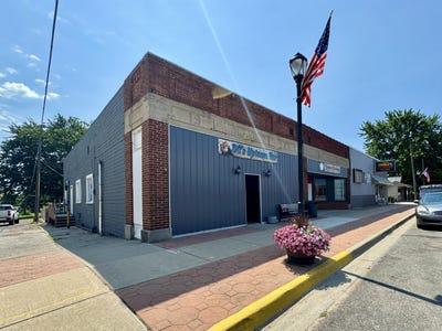 /international/us/101-s-main-street-crystal-mi-110101127879/