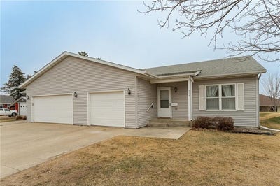 /international/us/712-memorial-drive-spring-valley-mn-110105873107/