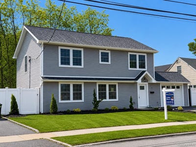/international/us/36-william-street-copiague-ny-110108259825/