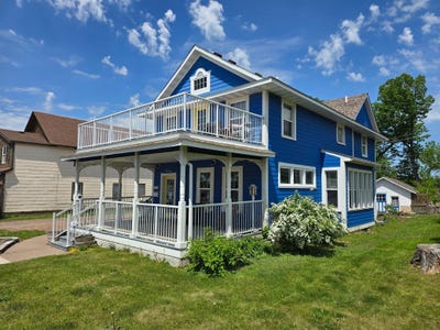 /international/us/90-maple-avenue-e-mora-mn-110108900955/