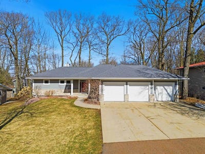 /international/us/1137-w-ridge-road-marshfield-wi-110106496434/