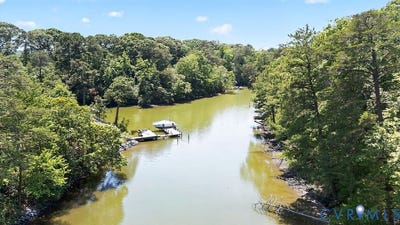 /international/us/437-doggett-lane-lancaster-va-110119630825/