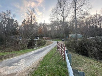 /international/us/5113-s-hwy-7-grayson-ky-110103571492/
