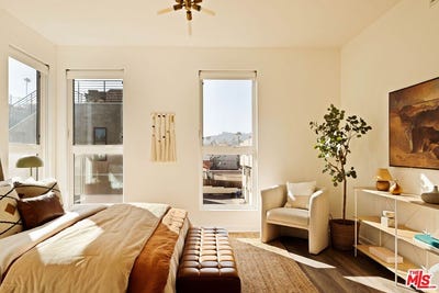 /international/us/2920-rowena-ave-los-angeles-ca-110110257487/
