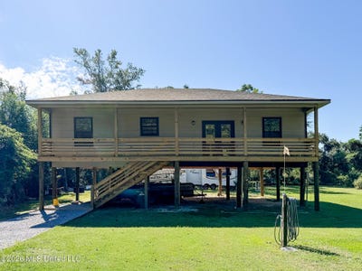 /international/us/105-baker-street-waveland-ms-110120614456/