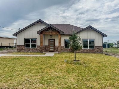/international/us/3918-rancho-clayton-drive-eagle-pass-tx-110108477106/