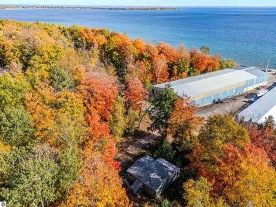 /international/us/10835-n-shore-drive-northport-mi-110103112777/