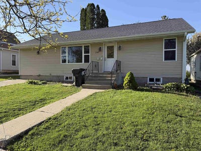 /international/us/243-e-greene-street-postville-ia-110107890611/
