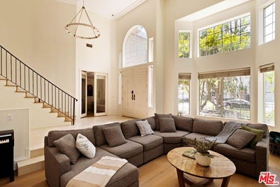 /international/us/5150-bellaire-ave-valley-village-ca-110108491517/