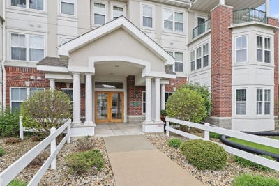 /international/us/8530-greenway-boulevard-middleton-wi-110107781282/