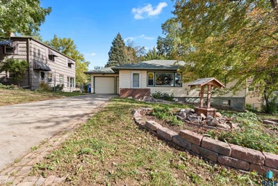 /international/us/2616-s-center-ave-sioux-falls-sd-110120537510/