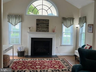 /international/us/649-baldwin-way-mount-joy-pa-110099697225/