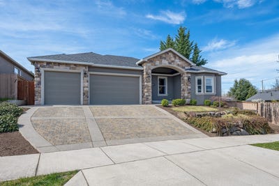 /international/us/2715-montara-drive-medford-or-110107376275/