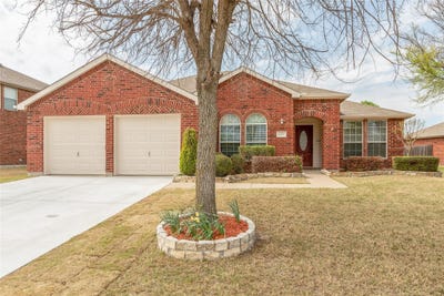 /international/us/111-wandering-drive-forney-tx-110108301610/